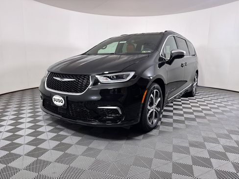 New 2026 Chrysler Pacifica Pinnacle image 13