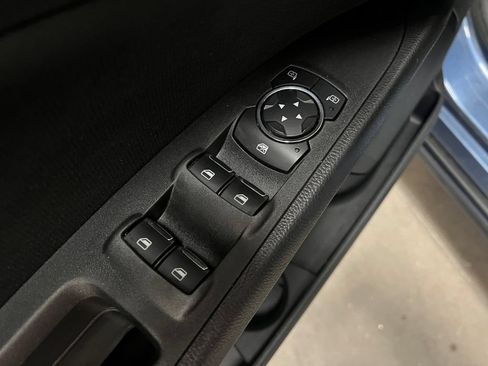 Used 2019 Ford Fusion SE FWD image 12