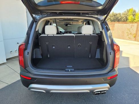 Used 2020 Kia Telluride EX w/ EX Premium Package FWD image 27