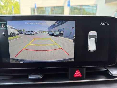 Used 2025 Kia Carnival EX FWD image 28
