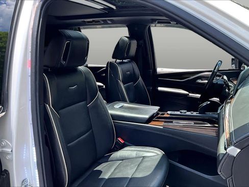 Used 2021 Cadillac Escalade Premium Luxury RWD image 9