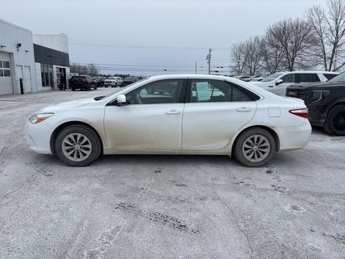 Used 2017 Toyota Camry image 2