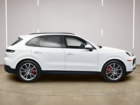 Certified 2025 Porsche Cayenne S AWD/4WD image 25
