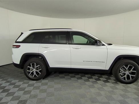 New 2025 Jeep Grand Cherokee Limited image 12