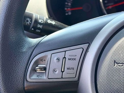 Used 2011 Kia Soul + FWD image 22