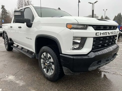 Used 2022 Chevrolet Silverado 2500 Custom w/ Custom Value Package image 4
