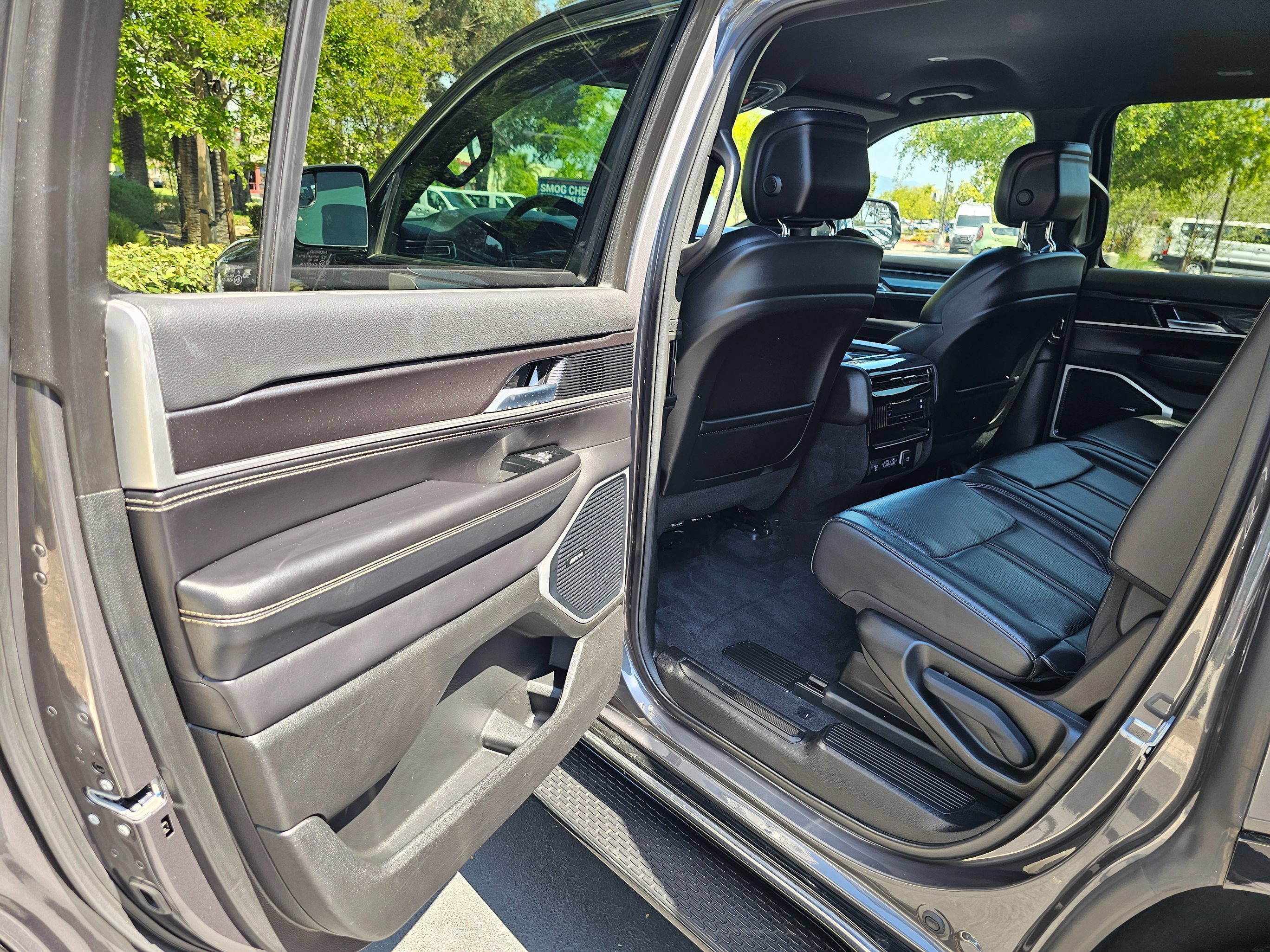 Used 2022 Jeep Wagoneer Series I AWD/4WD image 15