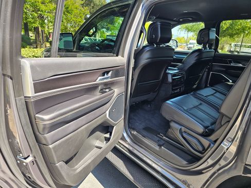 Used 2022 Jeep Wagoneer Series I image 15