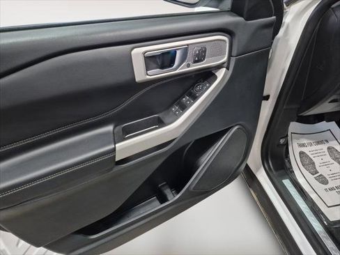 Certified 2022 Ford Explorer Limited w/ Equipment Group 301A image 11