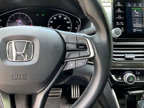 Used 2018 Honda Accord Sport image 11