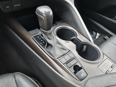 Used 2021 Toyota Camry XSE FWD image 12
