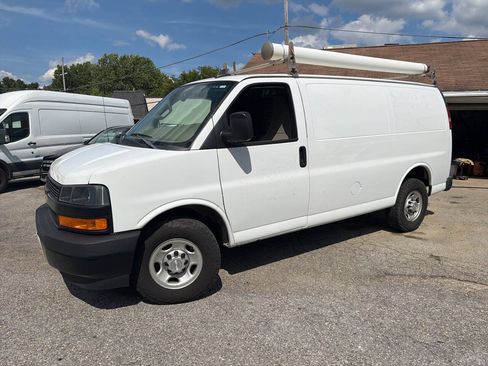 Used 2019 Chevrolet Express 2500 w/ Driver Convenience Package RWD image 12