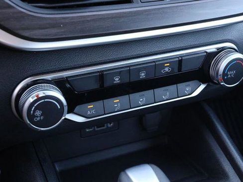 Used 2025 Nissan Altima 2.5 SV image 18