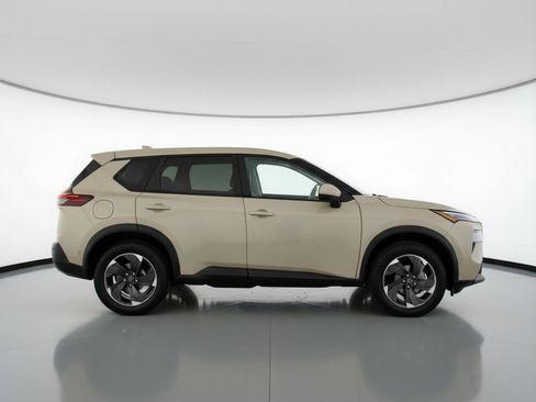 Used 2025 Nissan Rogue SV FWD image 11