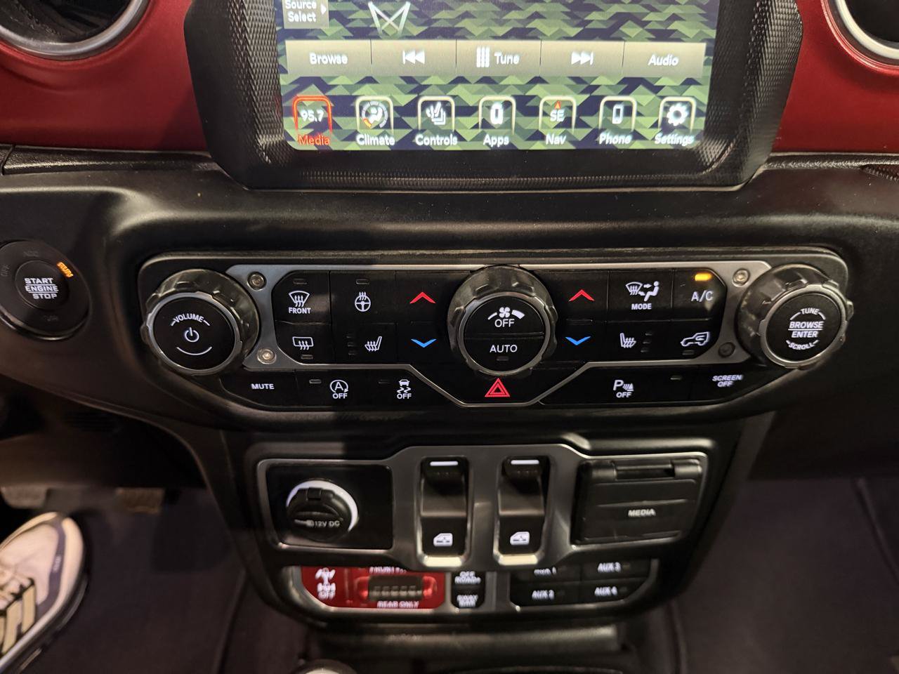 Used 2023 Jeep Wrangler Rubicon w/ Steel Bumper Group AWD/4WD image 16
