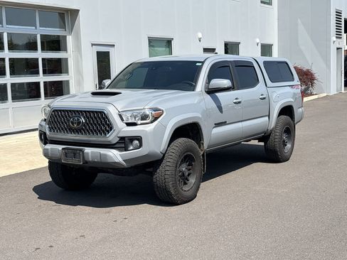 Used 2019 Toyota Tacoma TRD Sport AWD/4WD image 1