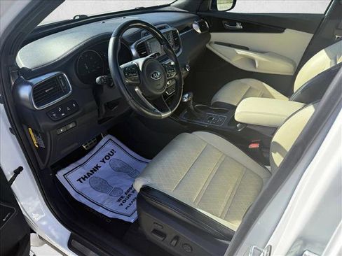 Used 2017 Kia Sorento SX image 9