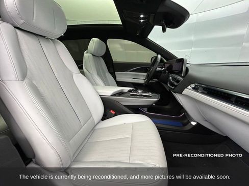 Used 2024 Cadillac Lyriq Sport image 15