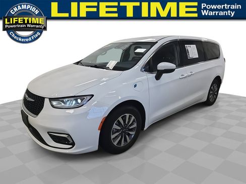 Used 2023 Chrysler Pacifica Touring-L FWD image 1