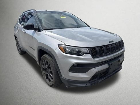 Used 2023 Jeep Compass Latitude w/ Convenience Group AWD/4WD image 1