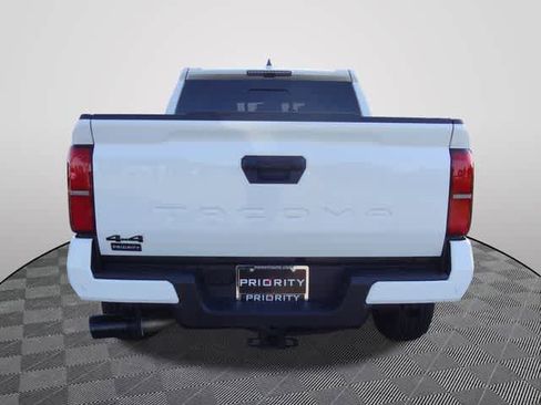 Used 2025 Toyota Tacoma TRD Sport w/ TRD Sport Upgrade Package AWD/4WD image 3