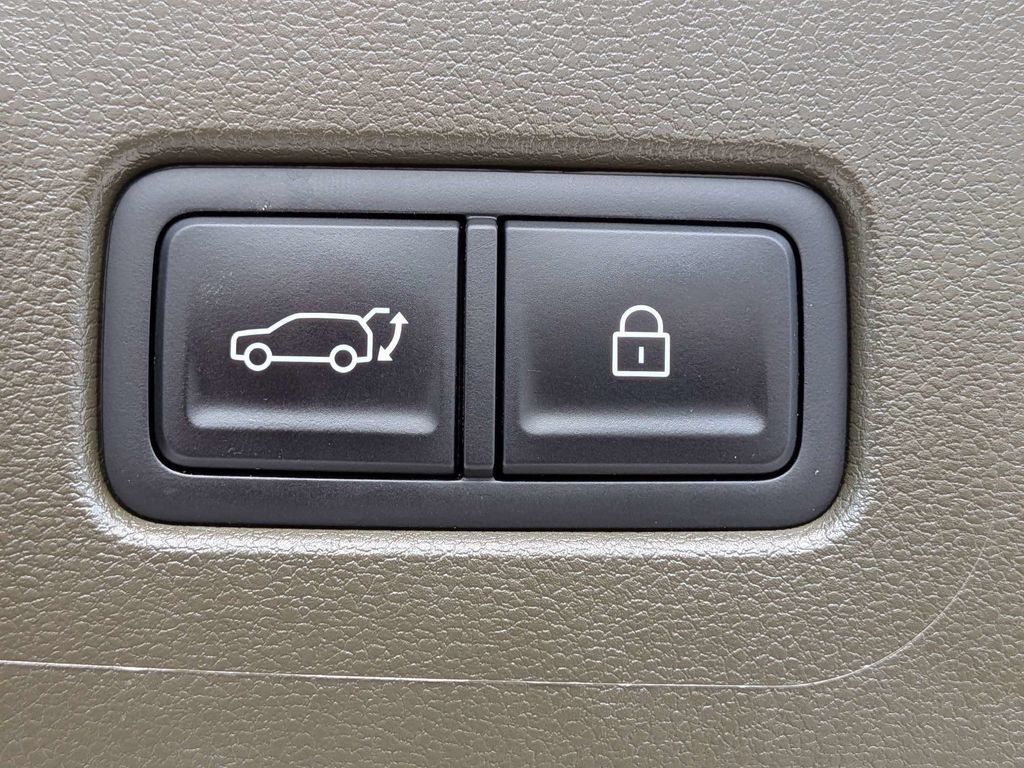 Used 2025 Hyundai Santa Fe Calligraphy AWD/4WD image 15