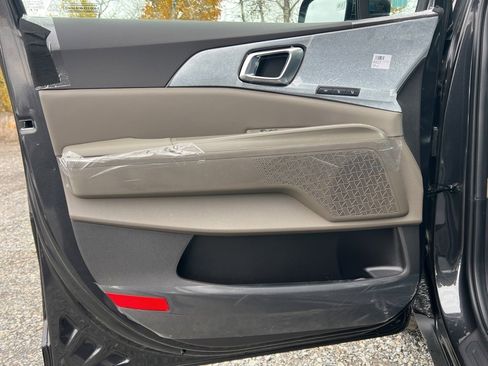 New 2026 Kia Carnival EX image 8