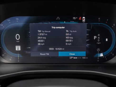 Used 2025 Volvo XC40 B5 Plus AWD/4WD image 10