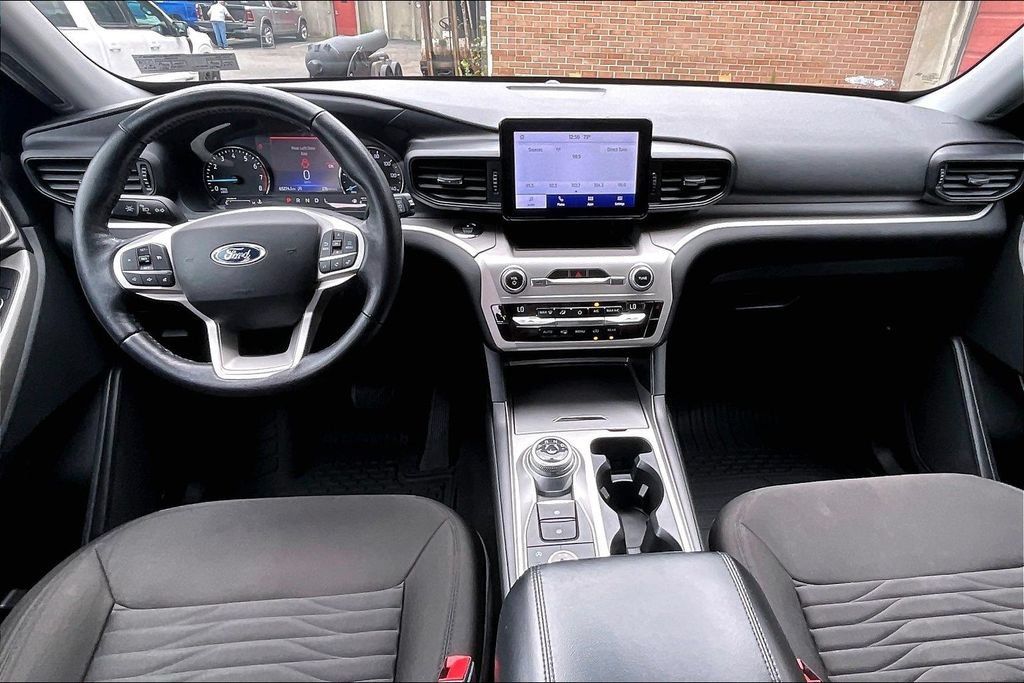Used 2021 Ford Explorer XLT AWD/4WD image 14