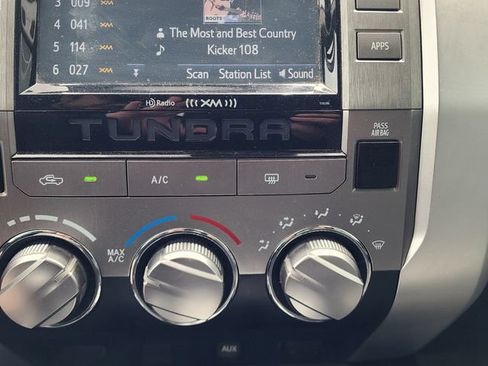 Used 2018 Toyota Tundra SR5 w/ SR5 Upgrade Package AWD/4WD image 26