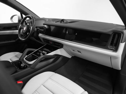 Certified 2024 Porsche Cayenne Coupe AWD/4WD image 21