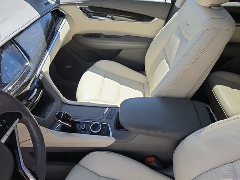 Used 2021 Cadillac XT6 Premium Luxury AWD/4WD image 27