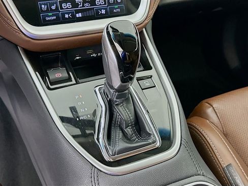 Used 2022 Subaru Outback Touring AWD/4WD image 17