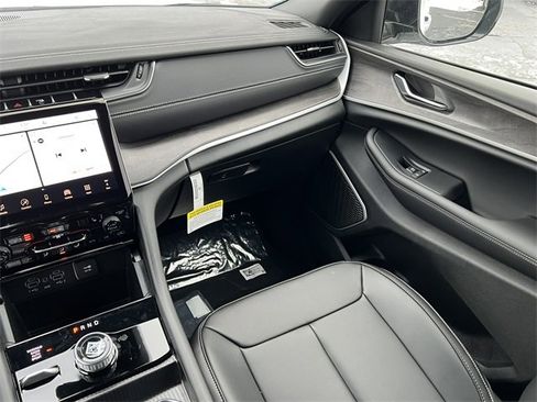 New 2025 Jeep Grand Cherokee Limited w/ Black Appearance Package image 36