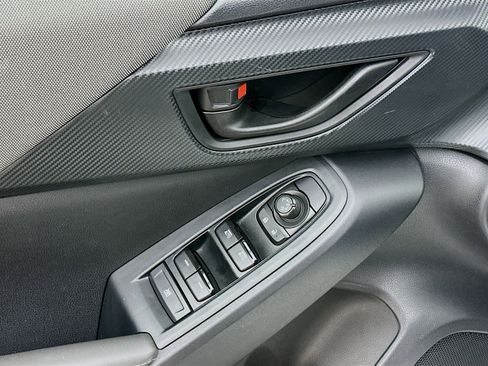 Used 2025 Subaru Crosstrek 2.0i Premium image 15