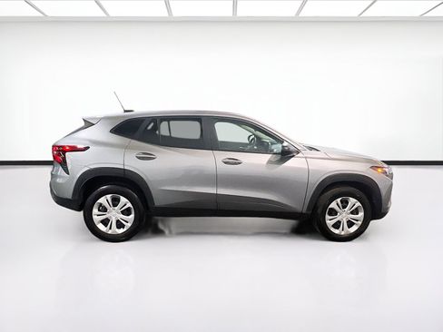 Used 2025 Chevrolet Trax LS FWD image 22