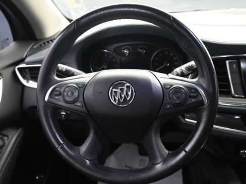 Used 2018 Buick Enclave Essence image 30