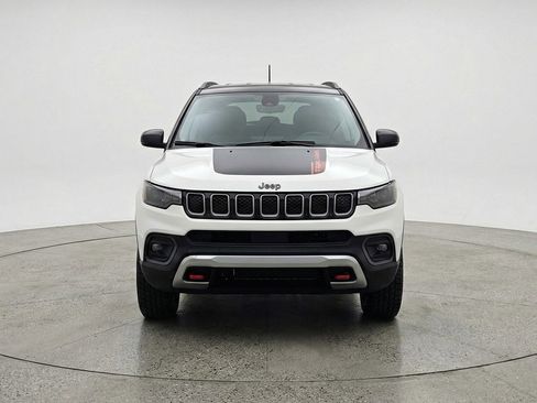 Used 2025 Jeep Compass Trailhawk AWD/4WD image 2