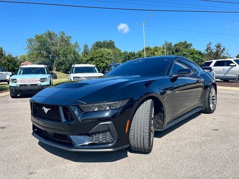 Used 2025 Ford Mustang GT Premium RWD image 3