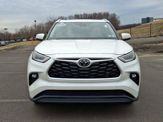 Used 2021 Toyota Highlander XLE video 2