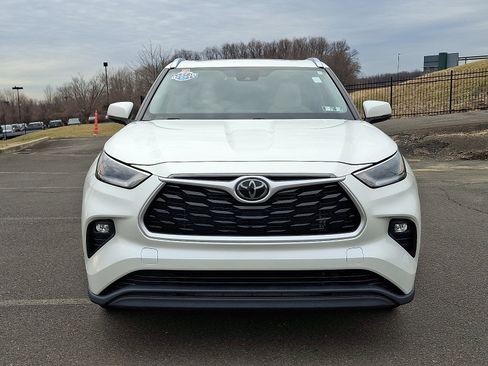 Used 2021 Toyota Highlander XLE image 2