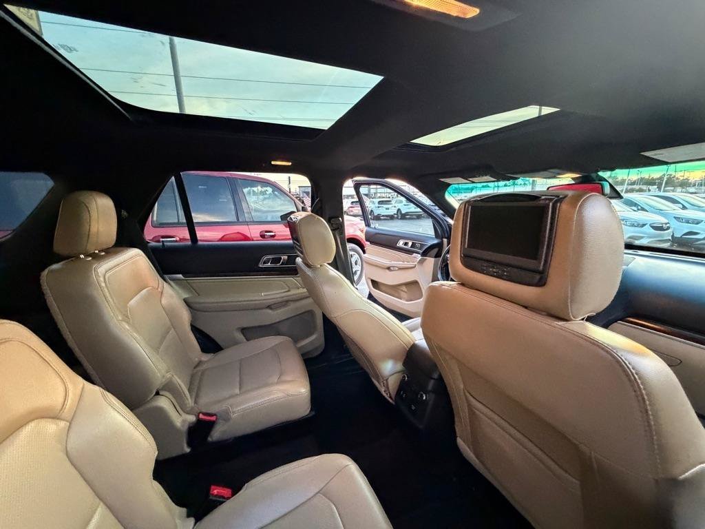 Used 2017 Ford Explorer Limited w/ Equipment Group 301A FWD image 26