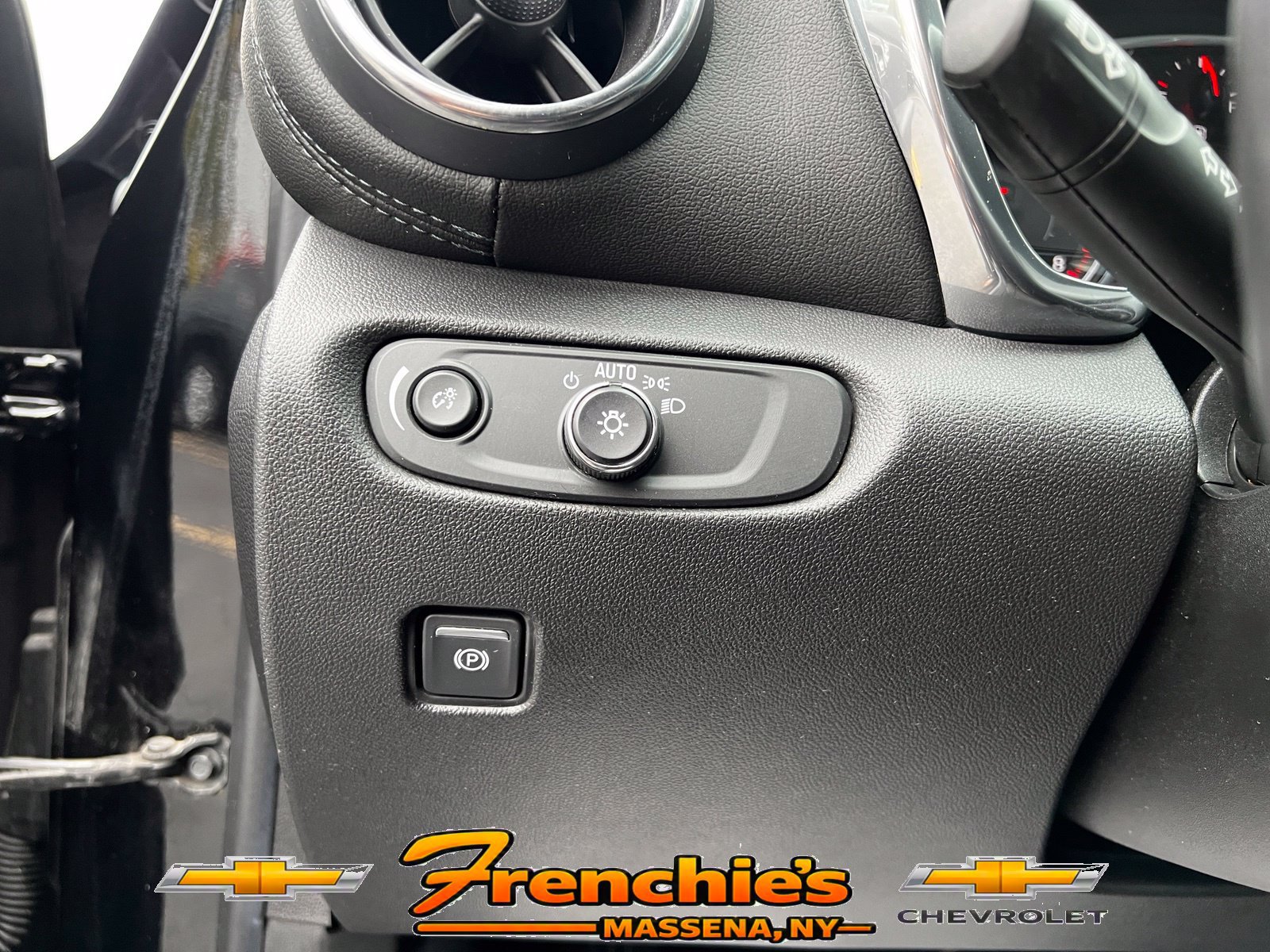 Used 2019 Chevrolet Blazer LT AWD/4WD image 12