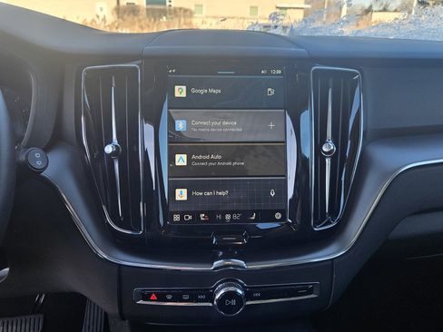 Certified 2025 Volvo XC60 B5 Core image 12