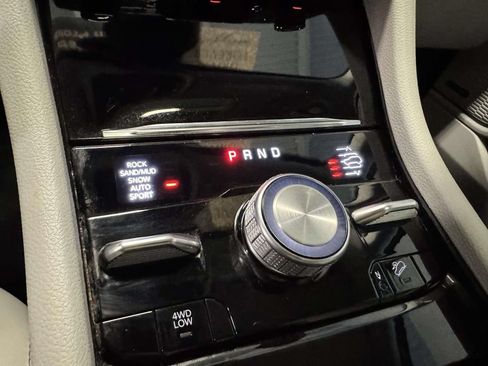 Used 2023 Jeep Grand Cherokee Overland AWD/4WD image 24