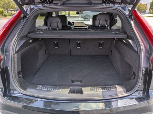 Used 2025 Cadillac XT4 Premium Luxury FWD image 32