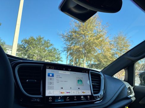 New 2026 Chrysler Pacifica Select image 26