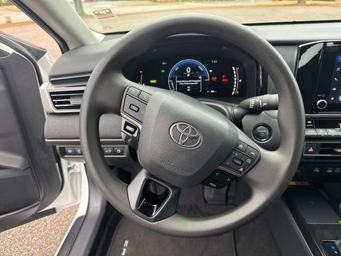 Used 2025 Toyota Camry LE image 26