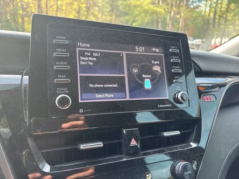 Used 2021 Toyota Camry LE image 13