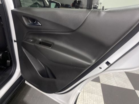 Used 2022 Chevrolet Equinox LT w/ Driver Convenience Package image 19